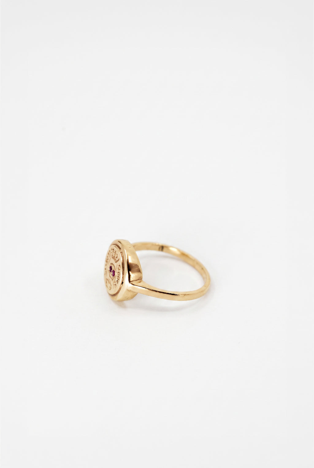 Skull Ring Emerald Ruby Crest Gold (Copy)